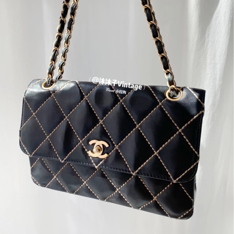 Chanel • 黑金外縫線大菱格紋牛皮Cf 25-2