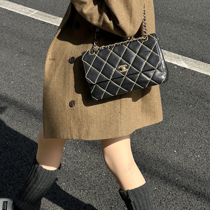 Chanel • 黑金外縫線大菱格紋牛皮Cf 25-4