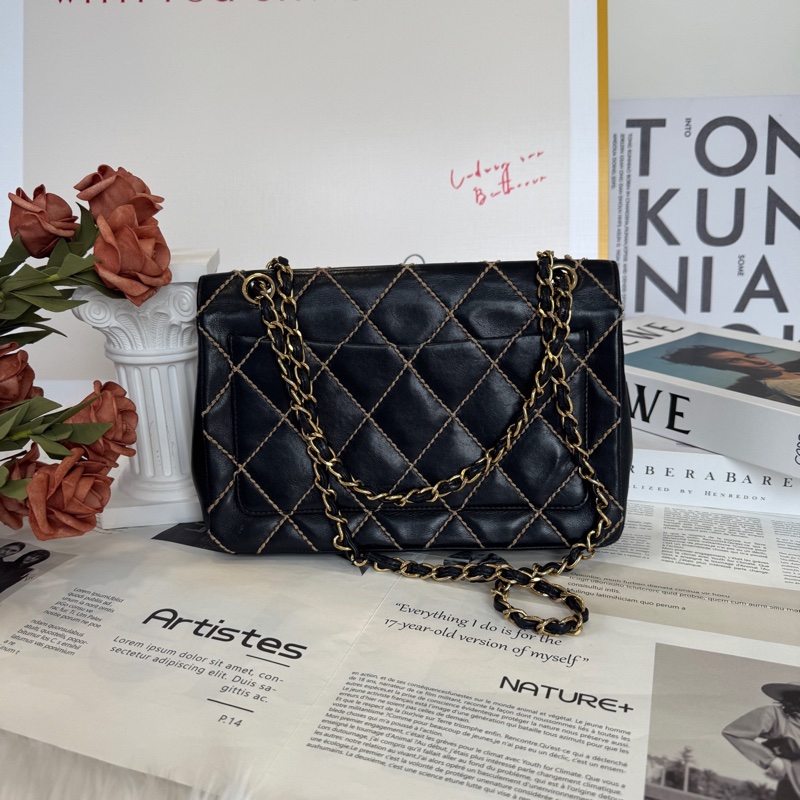 Chanel • 黑金外縫線大菱格紋牛皮Cf 25-6