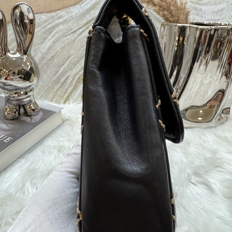 Chanel • 黑金外縫線大菱格紋牛皮Cf 25-8