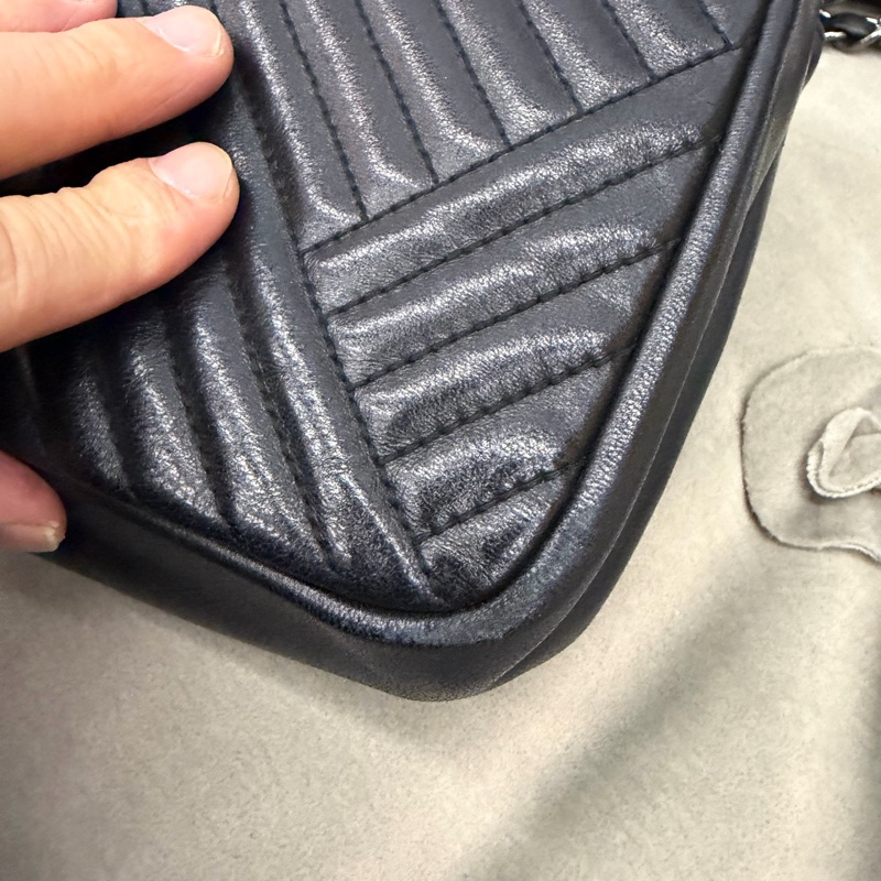 Chanel • 經典黑銀幾何山形紋羊皮銀釦Cf 25-5