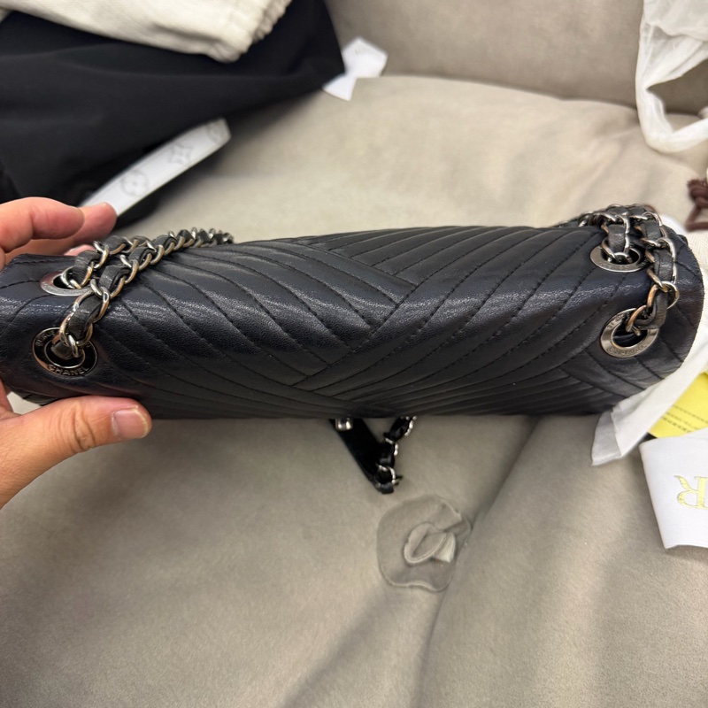 Chanel • 經典黑銀幾何山形紋羊皮銀釦Cf 25-8