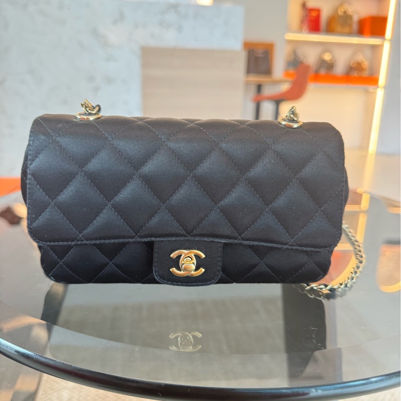 Chanel • 稀有黑金緞面Cf Mini鏈條包-2