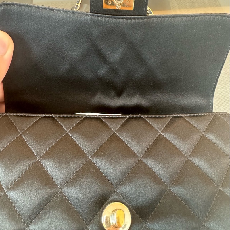 Chanel • 稀有黑金緞面Cf Mini鏈條包-6