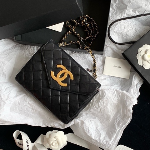 Chanel • 經典黑金大Logo翻蓋鏈條包