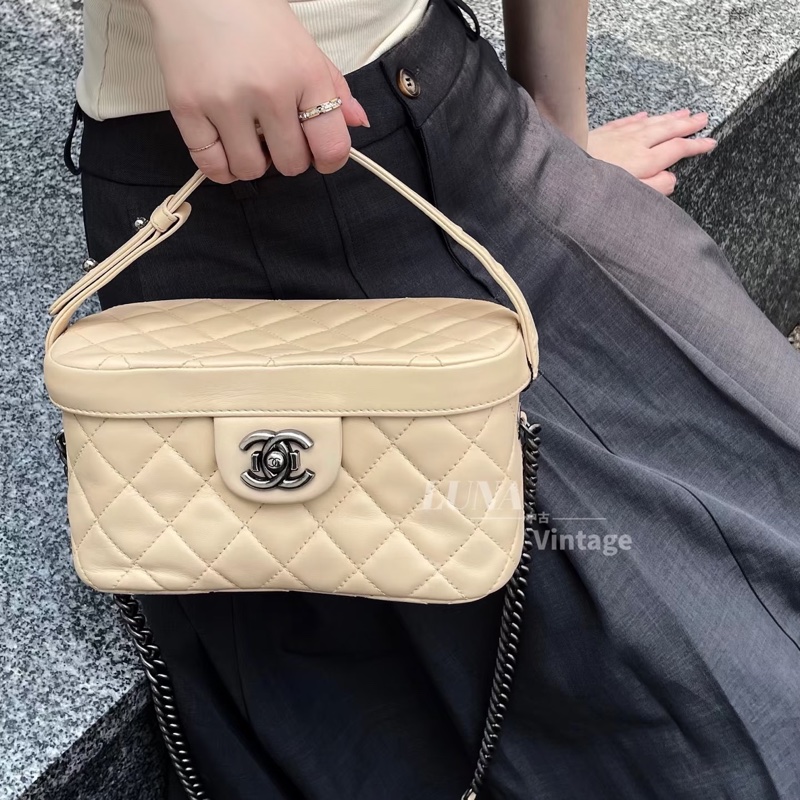 Chanel • 孟買奶油色牛皮銀釦盒子包 秀款✨-1