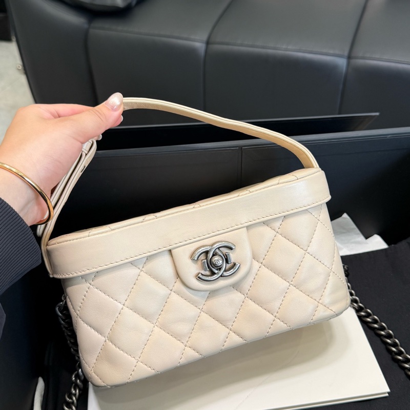 Chanel • 孟買奶油色牛皮銀釦盒子包 秀款✨-3