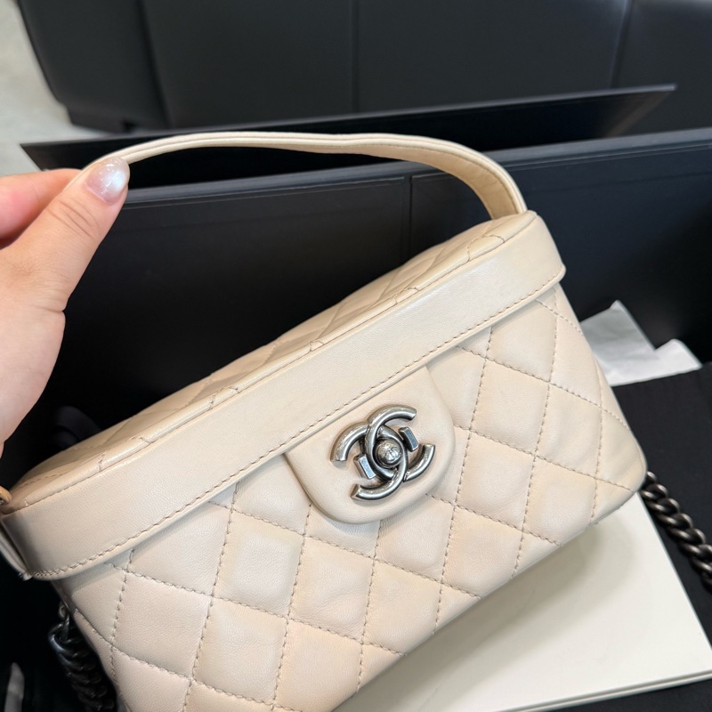 Chanel • 孟買奶油色牛皮銀釦盒子包 秀款✨-4
