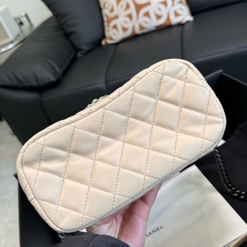 Chanel • 孟買奶油色牛皮銀釦盒子包 秀款✨-5