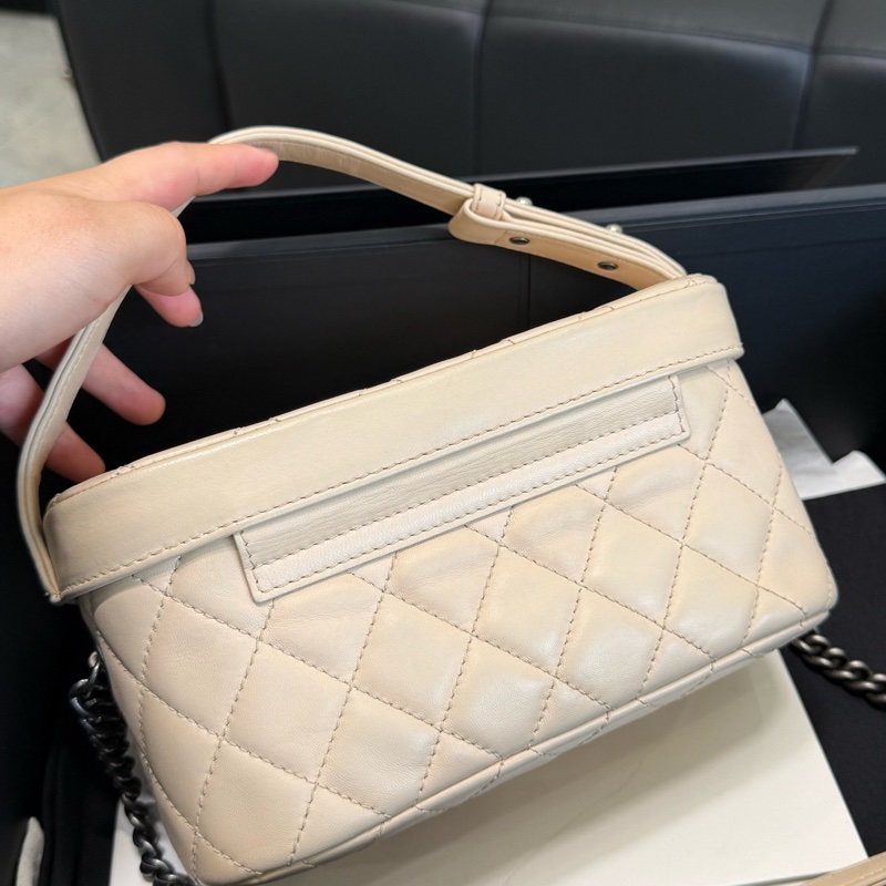 Chanel • 孟買奶油色牛皮銀釦盒子包 秀款✨-6