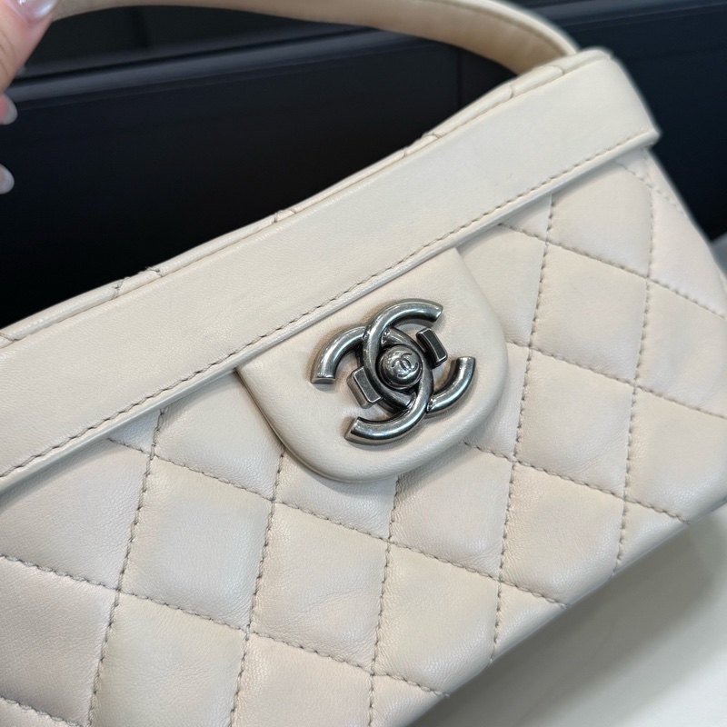 Chanel • 孟買奶油色牛皮銀釦盒子包 秀款✨-7