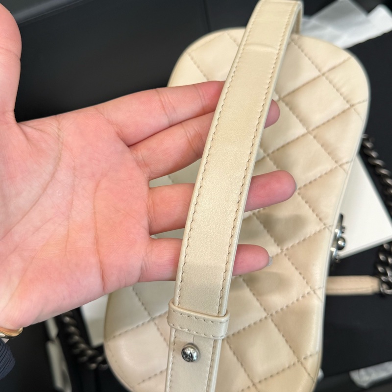 Chanel • 孟買奶油色牛皮銀釦盒子包 秀款✨-8