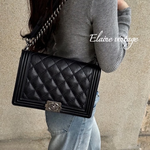 Chanel • 經典黑銀外縫線牛皮Le Boy 28 中大號 有購證