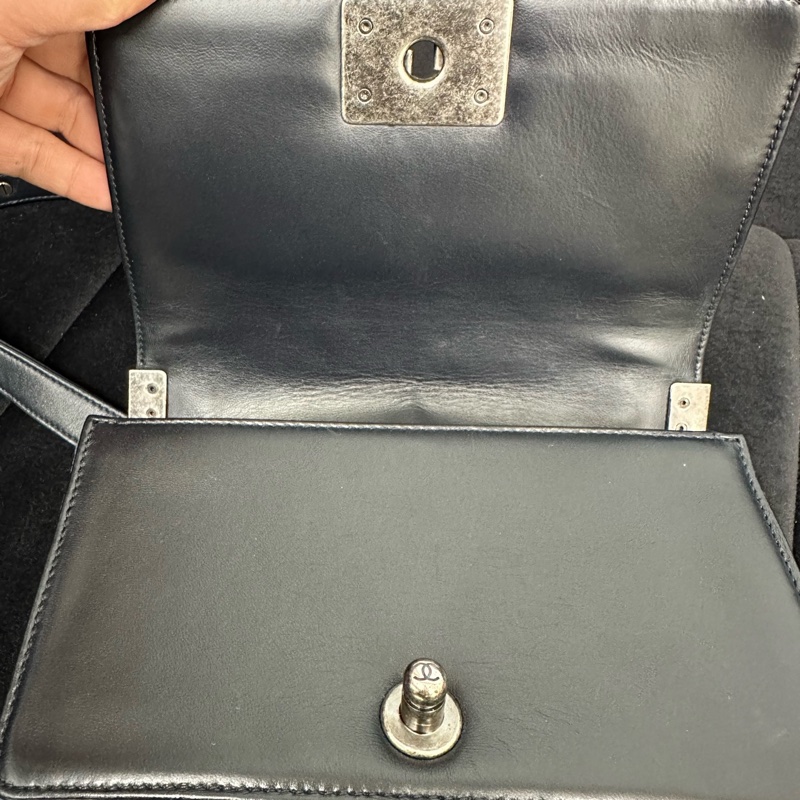 Chanel • 藏青色銀釦絲絨Le Boy 20 小號-9