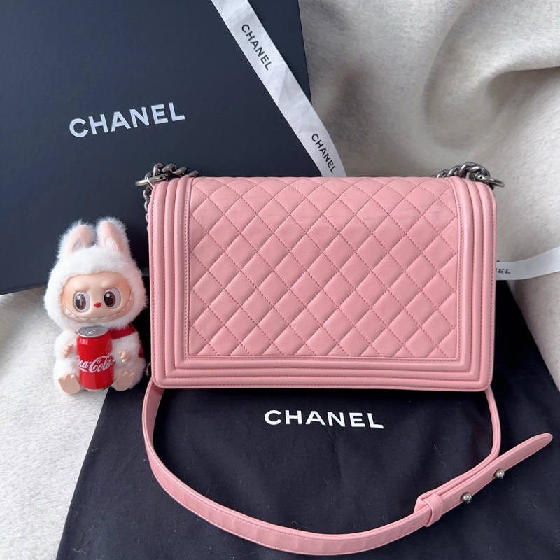 Chanel • 櫻花粉銀釦牛皮中大號 Le Boy 28-3