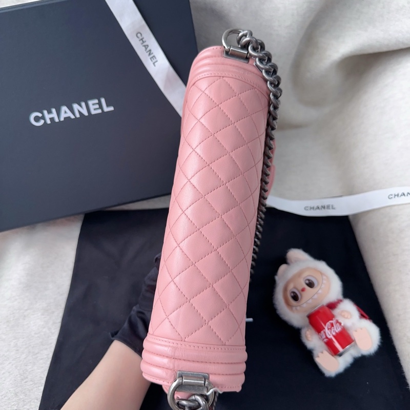 Chanel • 櫻花粉銀釦牛皮中大號 Le Boy 28-5
