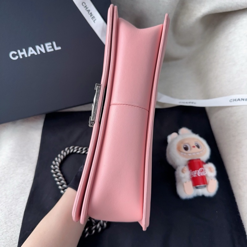 Chanel • 櫻花粉銀釦牛皮中大號 Le Boy 28-6