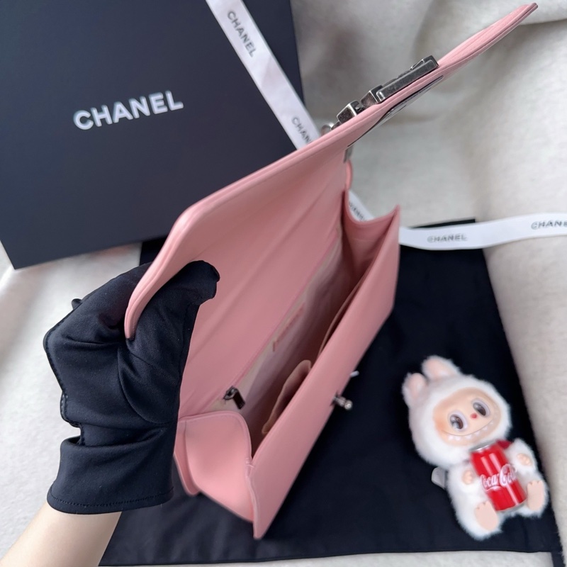 Chanel • 櫻花粉銀釦牛皮中大號 Le Boy 28-7
