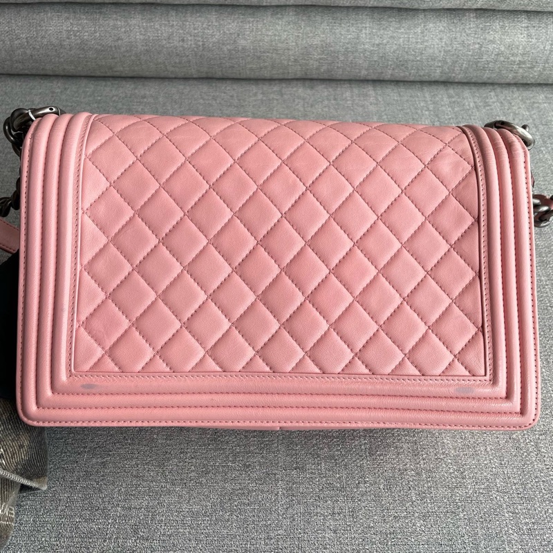 Chanel • 櫻花粉銀釦牛皮中大號 Le Boy 28-9