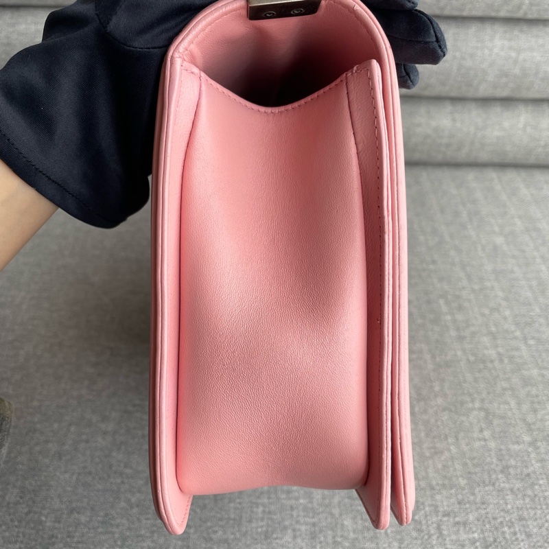 Chanel • 櫻花粉銀釦牛皮中大號 Le Boy 28-13