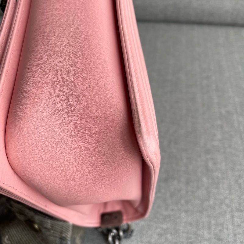 Chanel • 櫻花粉銀釦牛皮中大號 Le Boy 28-15