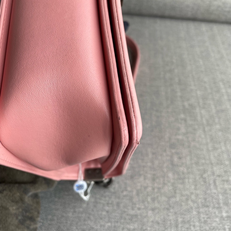 Chanel • 櫻花粉銀釦牛皮中大號 Le Boy 28-16