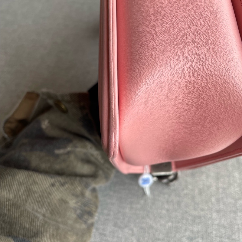 Chanel • 櫻花粉銀釦牛皮中大號 Le Boy 28-17