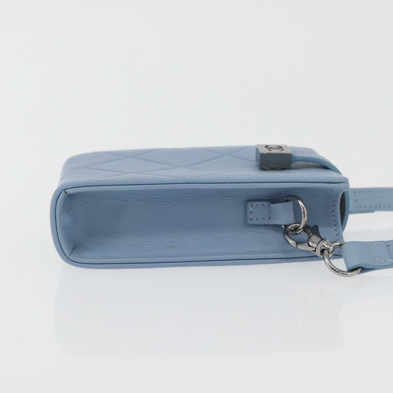 【日本直送】香奈兒手機殼/收納包 羊皮 銀色/淺藍色 CC標誌 YKZ1179V-2