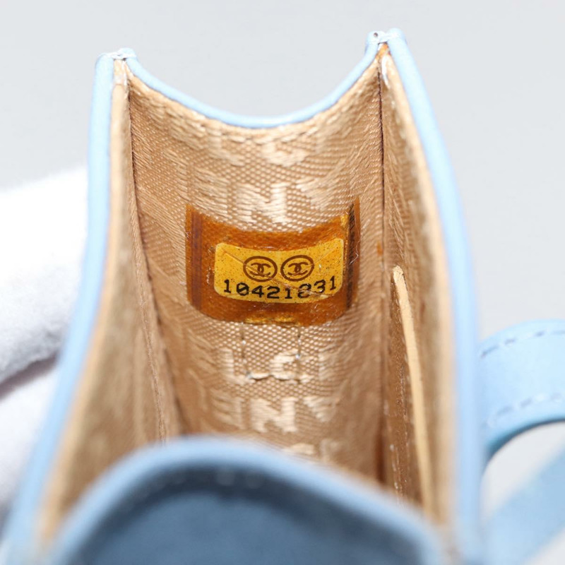 【日本直送】香奈兒手機殼/收納包 羊皮 銀色/淺藍色 CC標誌 YKZ1179V-9