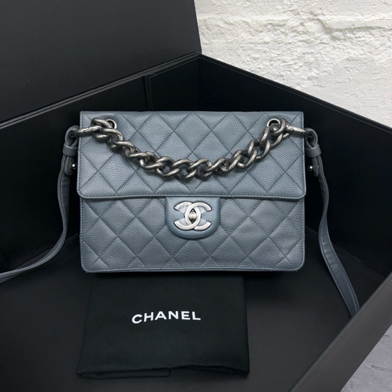 Chanel • 孟買霧霾藍荔枝牛皮銀釦郵差包 2way 帶膜-0