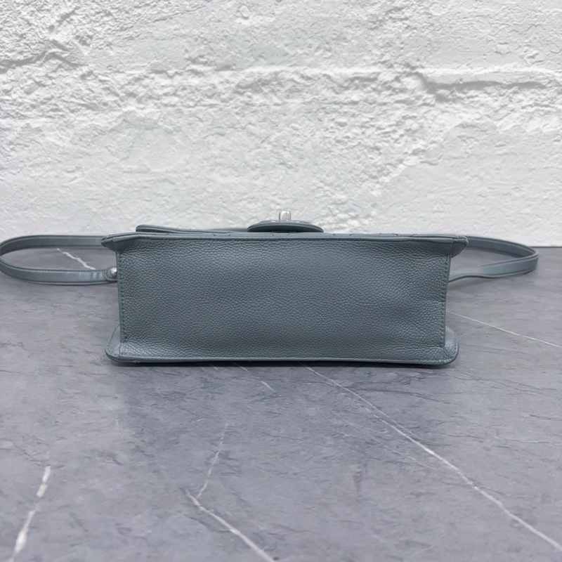 Chanel • 孟買霧霾藍荔枝牛皮銀釦郵差包 2way 帶膜-3