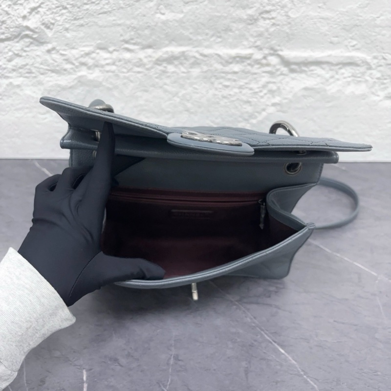 Chanel • 孟買霧霾藍荔枝牛皮銀釦郵差包 2way 帶膜-5