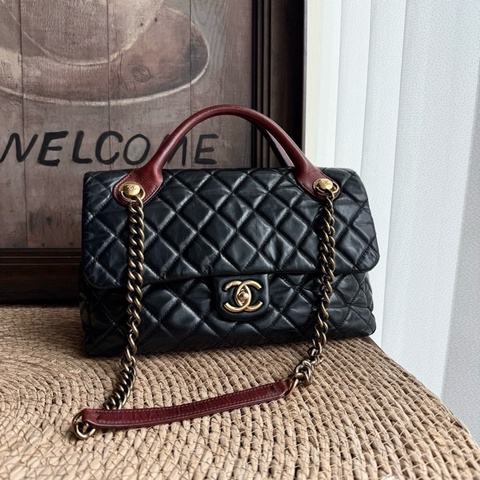 Chanel • 孟買勃艮第紅手柄黑金油臘牛皮鏈條包 2way