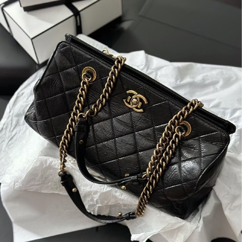 Chanel • 孟買黑金油臘牛皮鏈條肩背包