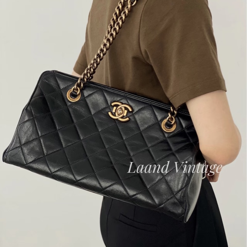 Chanel • 孟買黑金油臘牛皮鏈條肩背包-1