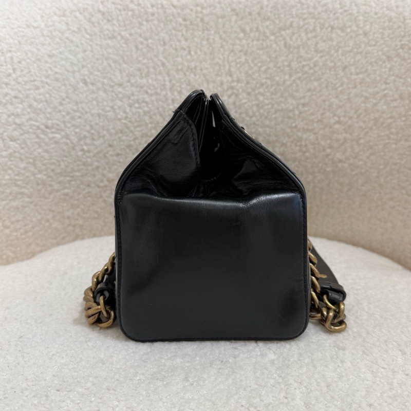 Chanel • 孟買黑金油臘牛皮鏈條肩背包-6