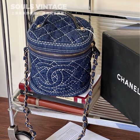 Chanel • 外縫線丹寧牛仔化妝包 可斜背