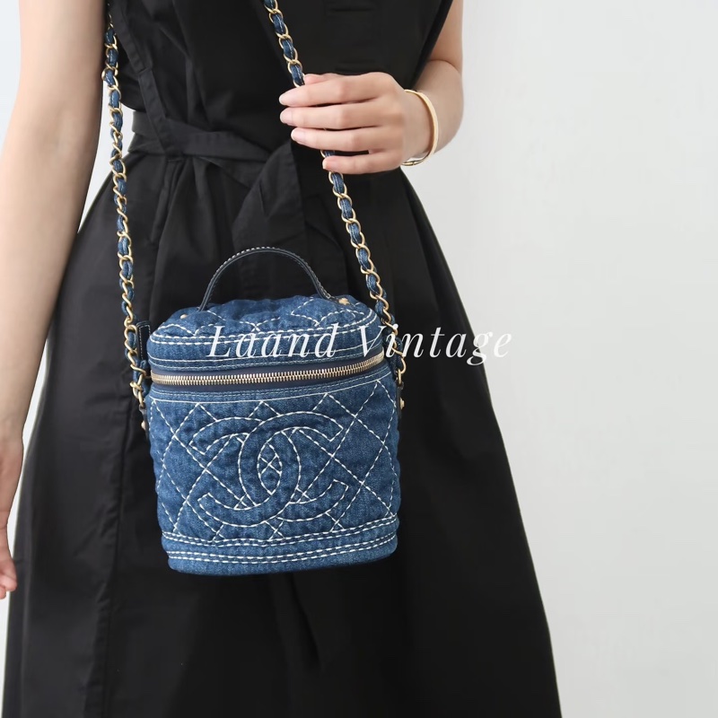 Chanel • 外縫線丹寧牛仔化妝包 可斜背-1