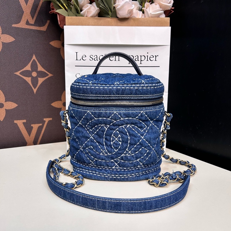 Chanel • 外縫線丹寧牛仔化妝包 可斜背-4