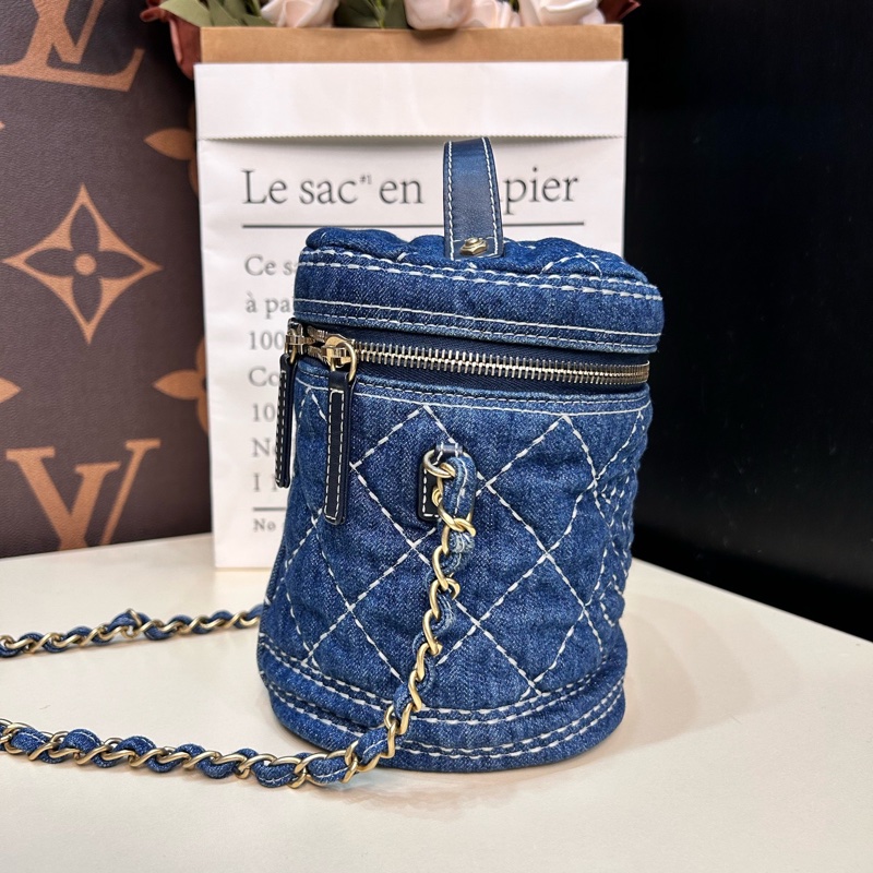 Chanel • 外縫線丹寧牛仔化妝包 可斜背-6