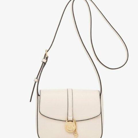 快速出貨！【Michael Kors】鎖頭翻蓋斜背包-白