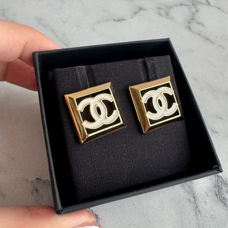 Chanel金色方白雙C耳環-1