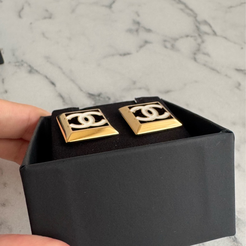 Chanel金色方白雙C耳環-2