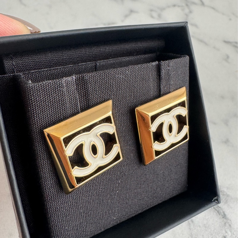 Chanel金色方白雙C耳環-4