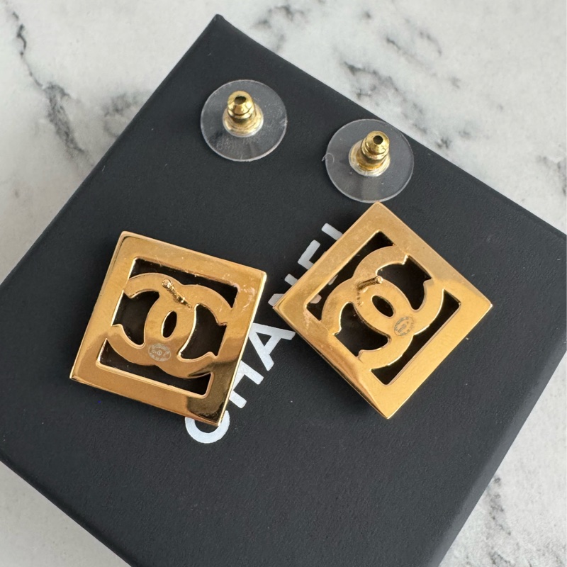 Chanel金色方白雙C耳環-7