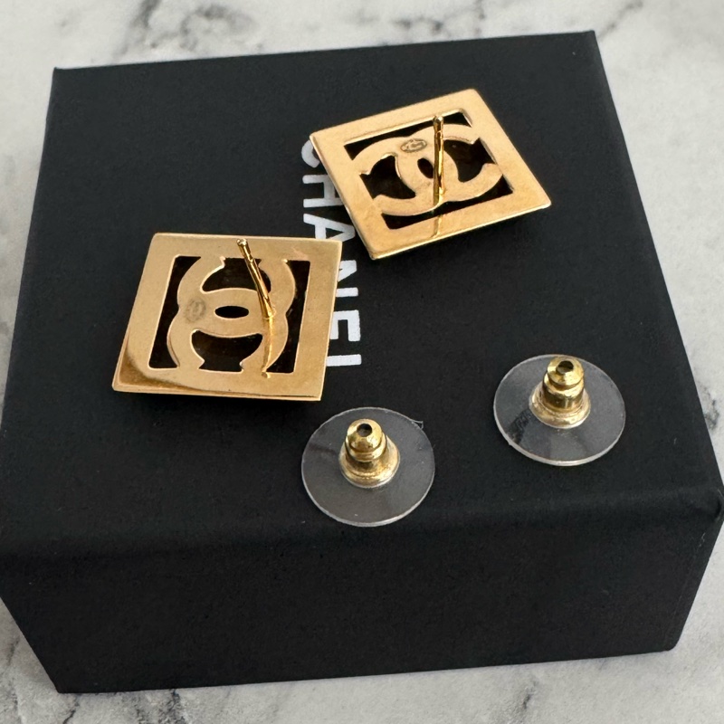 Chanel金色方白雙C耳環-9