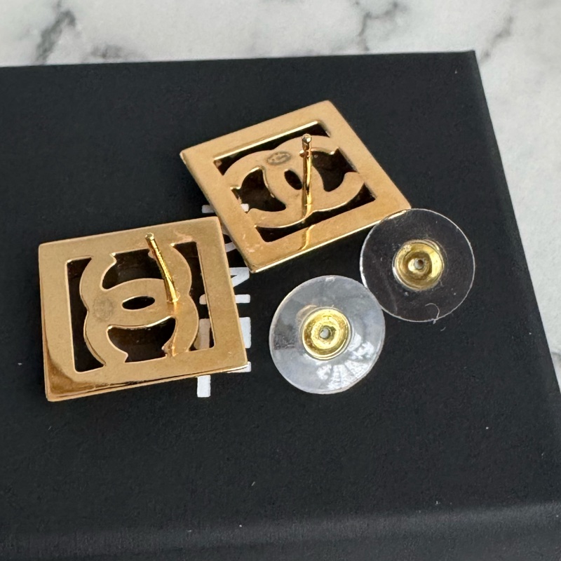 Chanel金色方白雙C耳環-10