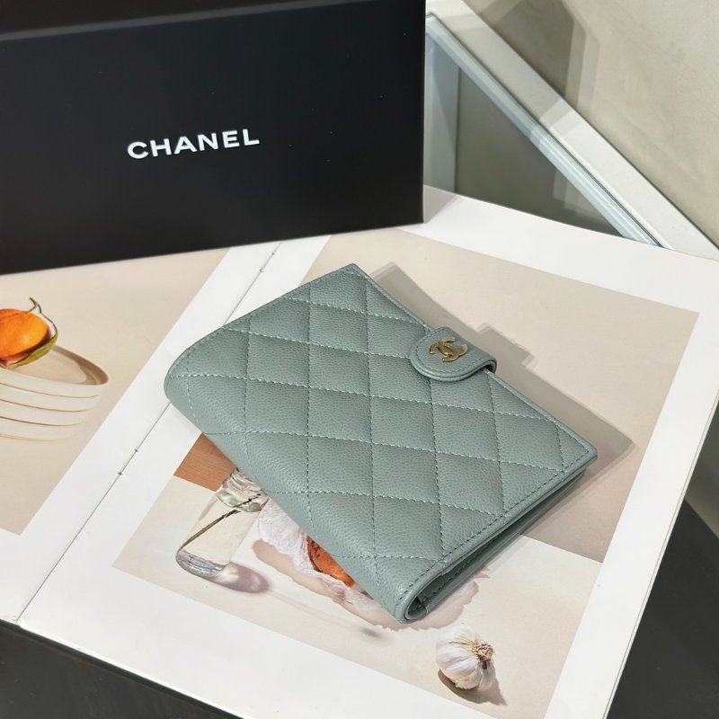 CHANEL 雙折護照夾中型錢包 - 灰綠金-1