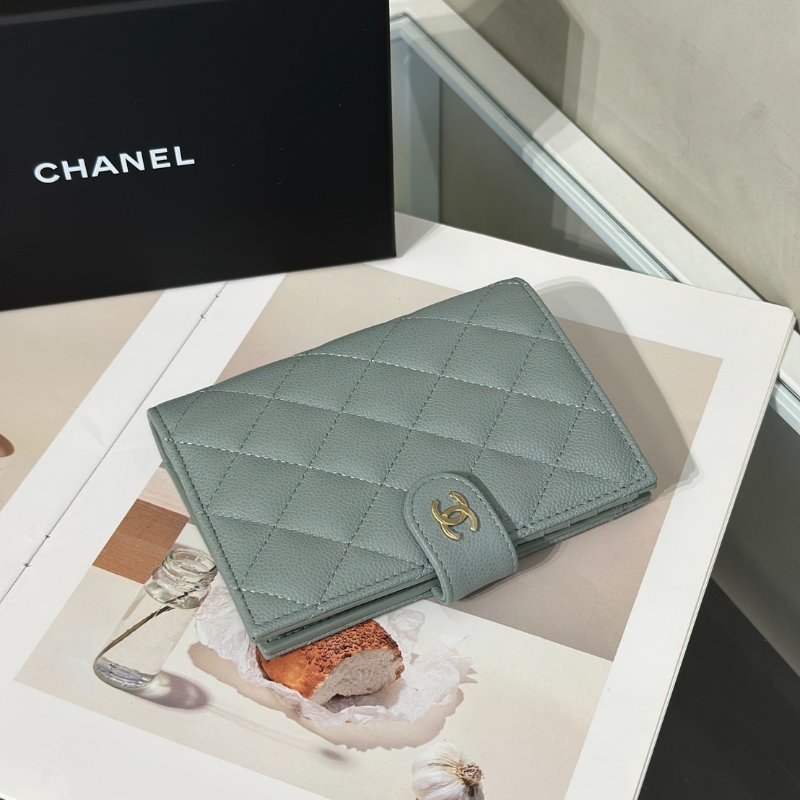 CHANEL 雙折護照夾中型錢包 - 灰綠金-2