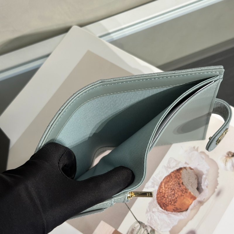 CHANEL 雙折護照夾中型錢包 - 灰綠金-4